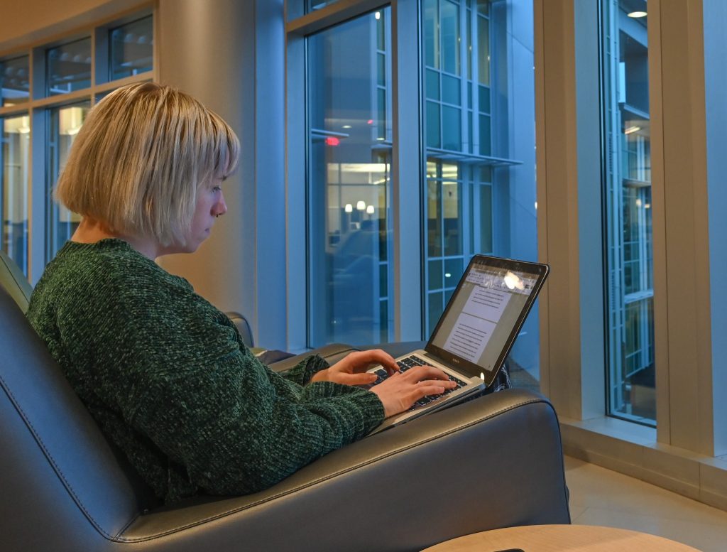 4 Tips for Completing an MBA While Working