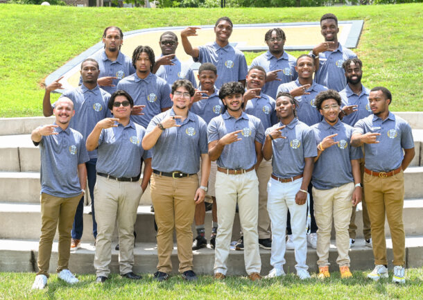 Mentors and incoming first-year students in the MOC Academy.