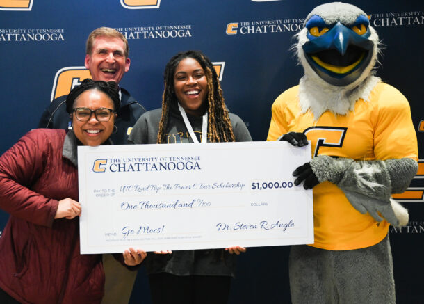 UTC Chancellor Steven R. Angle and Scrappy present a $1,000 Power C scholarship to Kendall Townsend. The Chattanooga School for the Arts and Sciences senior was joined at the UTC Road Trip: The Power C Tour event by her mother, Yashika Ward. Photo by Angela Foster.