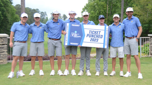 From left: Assistant Coach Nick Robinson, Braedon Wear, Samuel Espinosa, Paul Conroy, Garrett Engle, John Houk, Alex Cobb and Head Coach Blaine Woodruff (photo credit: Laura O’Dell/GoMocs.com)