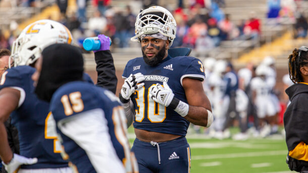 Senior edge Jay Person (photo courtesy of Austin Pantaleo/GoMocs.com)