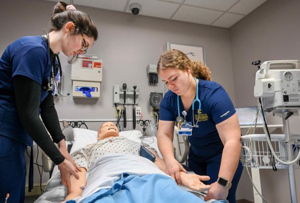 UTC nursing students in the simulation environment