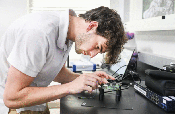 Electrical engineering student Nelson Karnowski works on a project at his Oak Ridge National Laboratory internship.