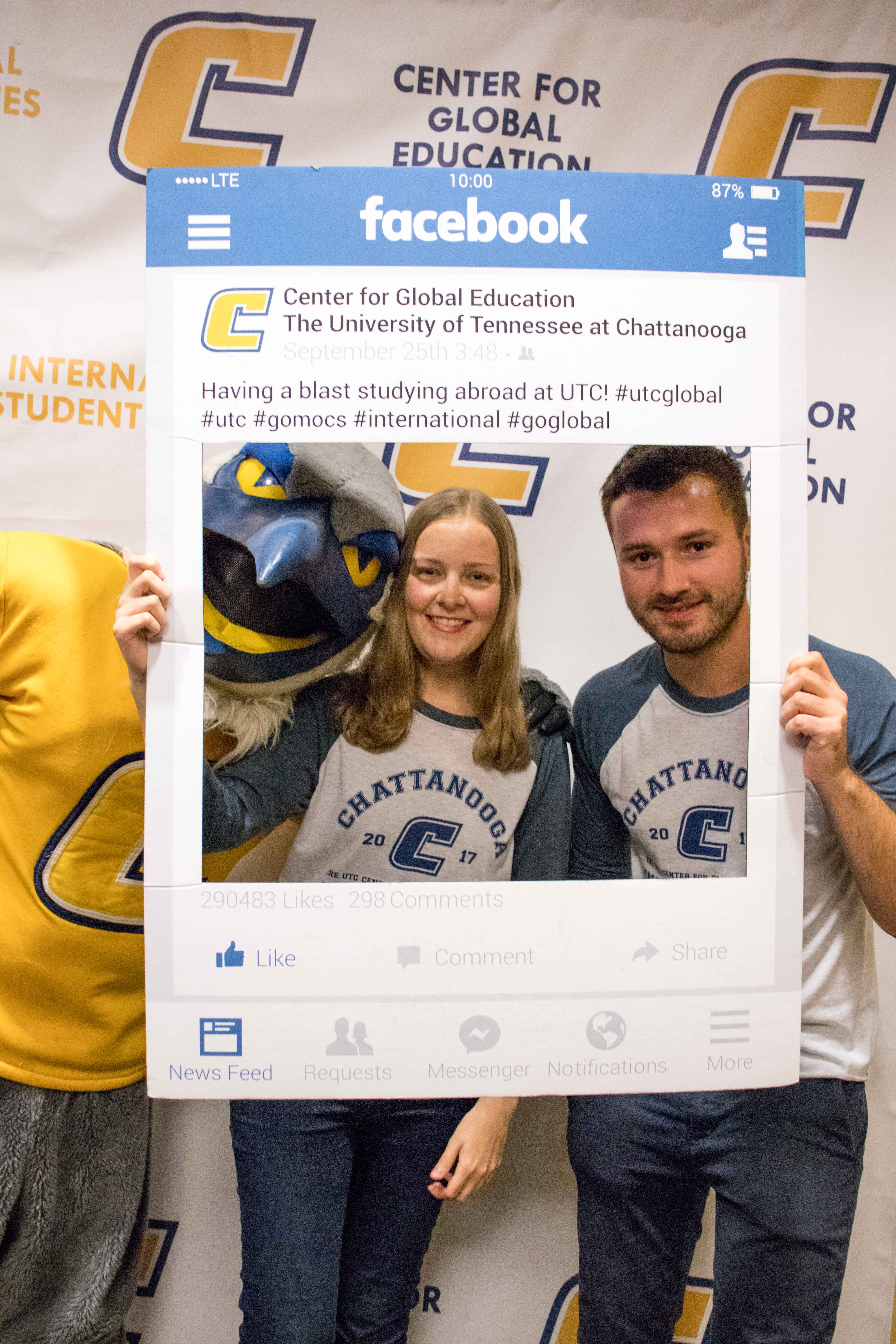 Students pose for a picture with Scrappy the mascot!