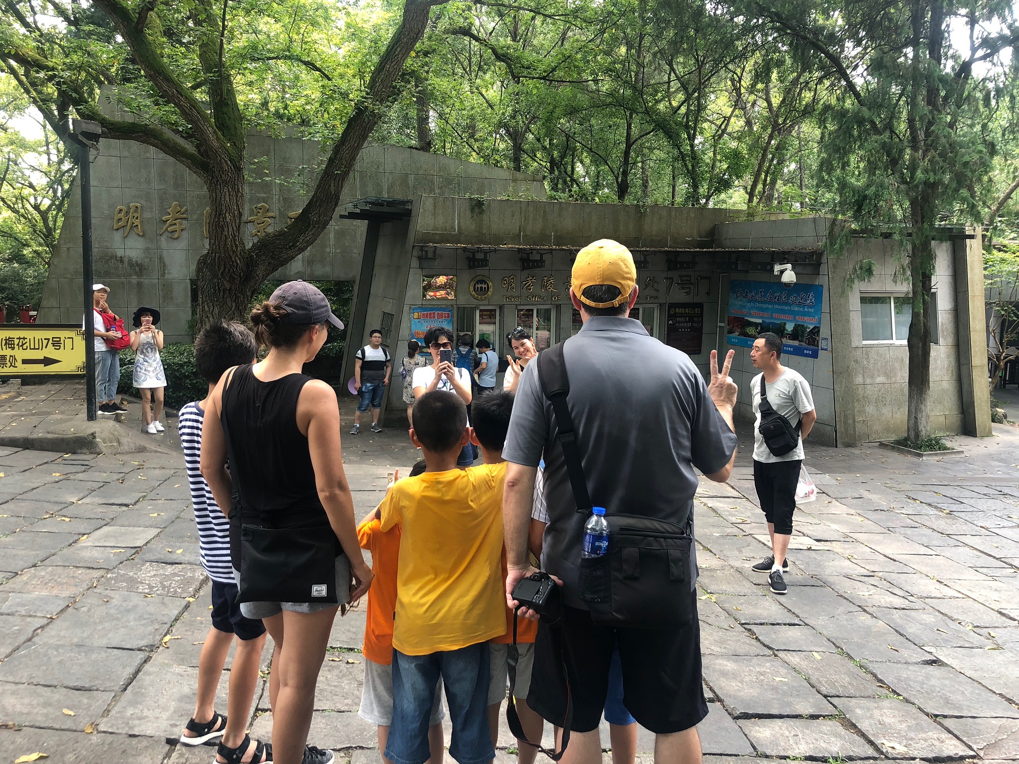 Taking_pictures_with_the_locals