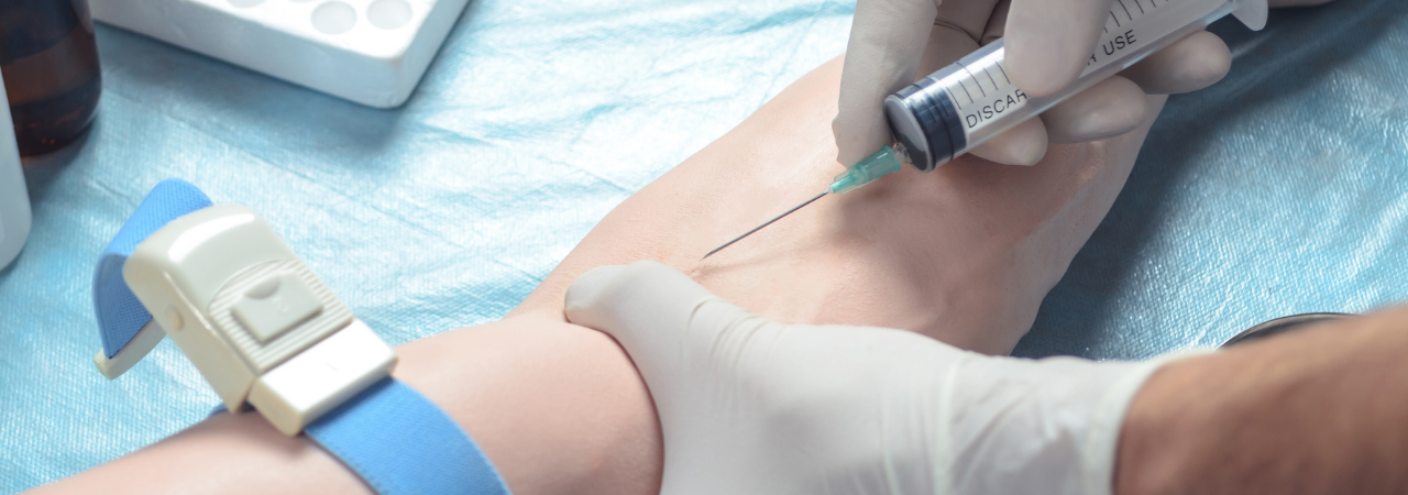 phlebotomist drawing blood