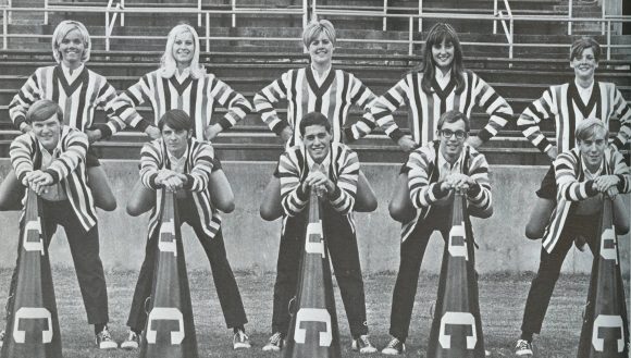 University of Chattanooga cheerleaders