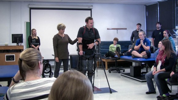 physical-therapy-2014-exoskeleton-01