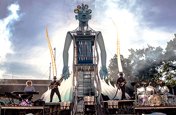 Squonk musical performance featuring 2 guitarists on stage and a giant robot shaped art piece in the middle of the stage