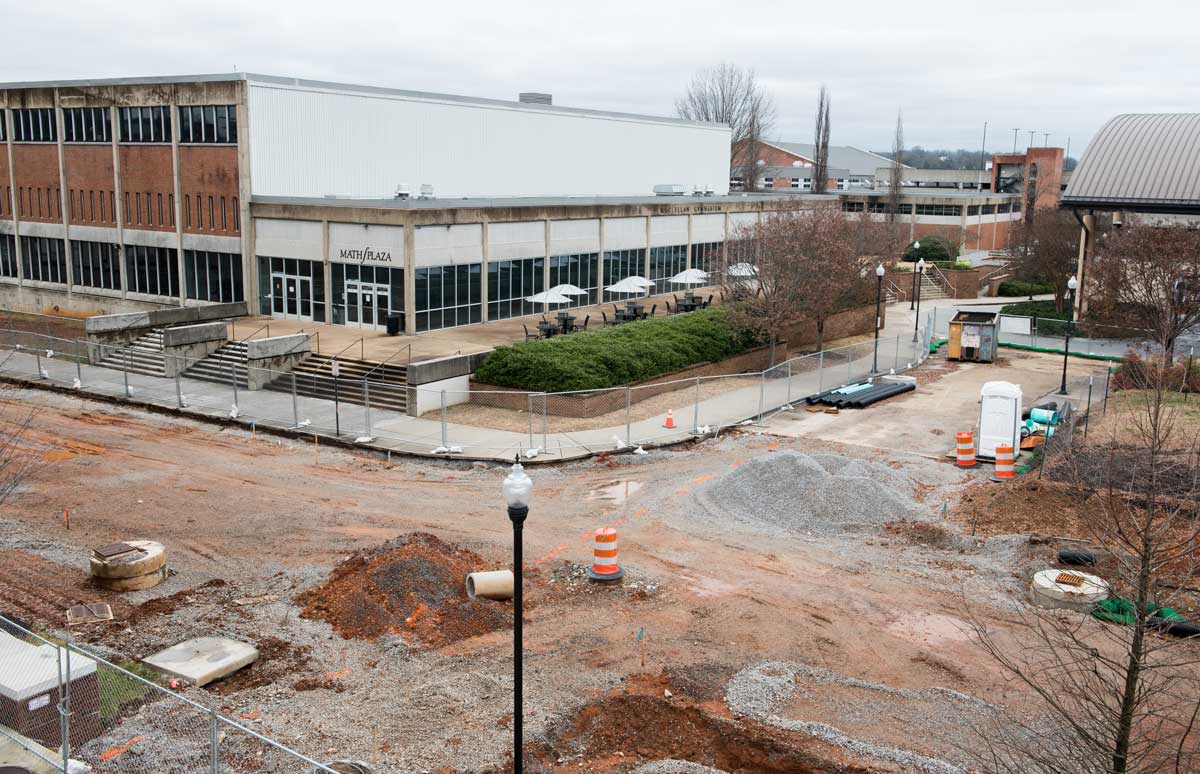 Vine Street outside the Library, Math Plaza and University Center. Construction on Oak and Vine streets requires alternate routes for pedestrians and motorists.