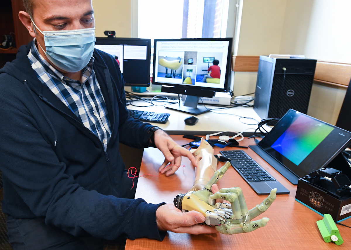 Erkan Kaplanoglu demonstrates the abilities of a smart prosthetic hand.