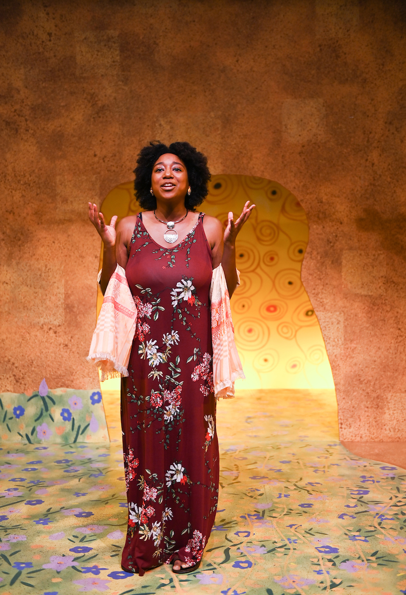 Vaudevillia Yellow is a series of performances inspired by Gustav Klimt's "The Kiss."