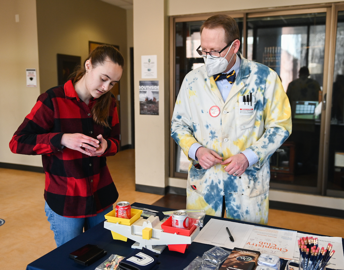 Chemistry Professor Keenan Dungey helps students during Winter Welcome's Science of Sugar and Snow event.