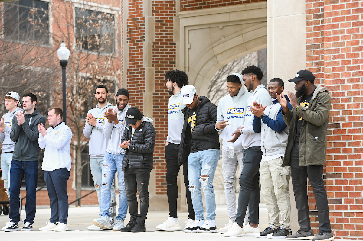 The men's 2022 basketball team.
