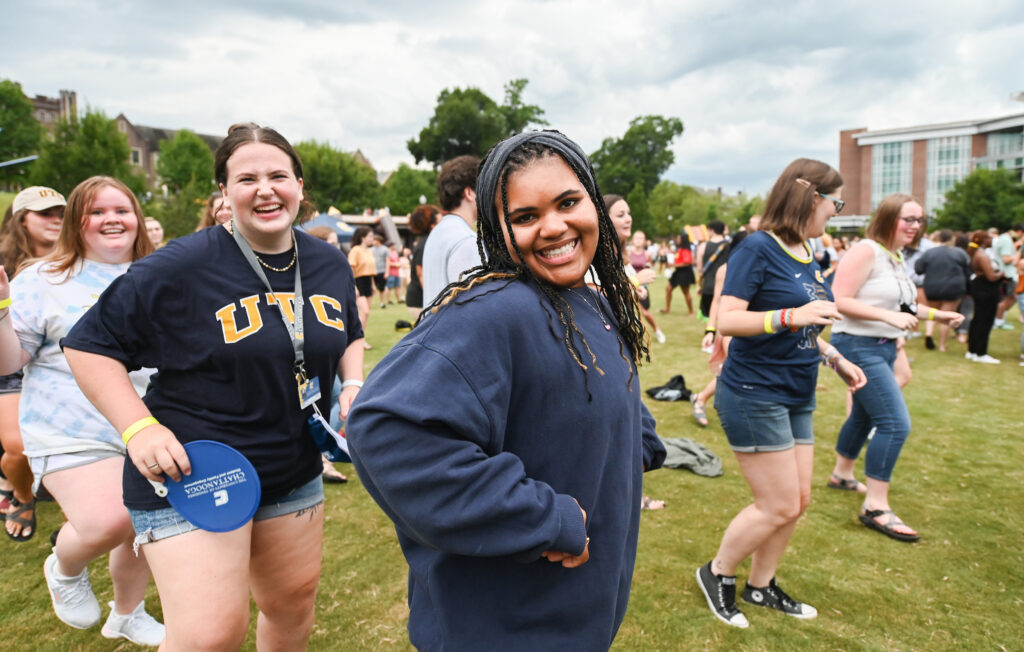 During Welcome Week, signature large-scale events occur every evening, starting with the Oak Street Roast—a campus tradition for more than 25 years.