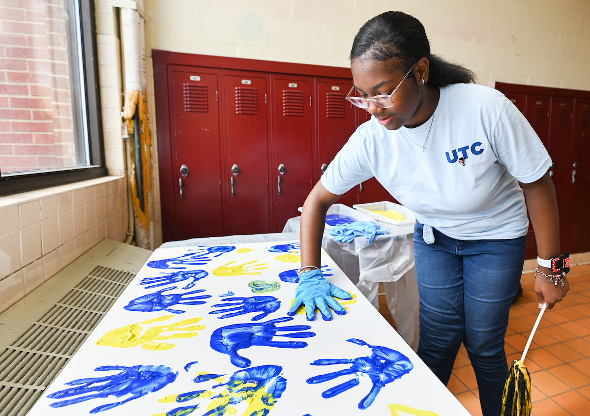 Tyner junior Taylor Bryant puts her handprint on a banner.