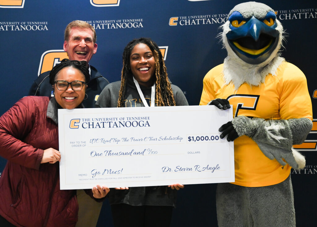 UTC Chancellor Steven R. Angle and Scrappy present a $1,000 Power C scholarship to Kendall Townsend. The Chattanooga School for the Arts and Sciences senior was joined at the UTC Road Trip: The Power C Tour event by her mother, Yashika Ward. Photo by Angela Foster.