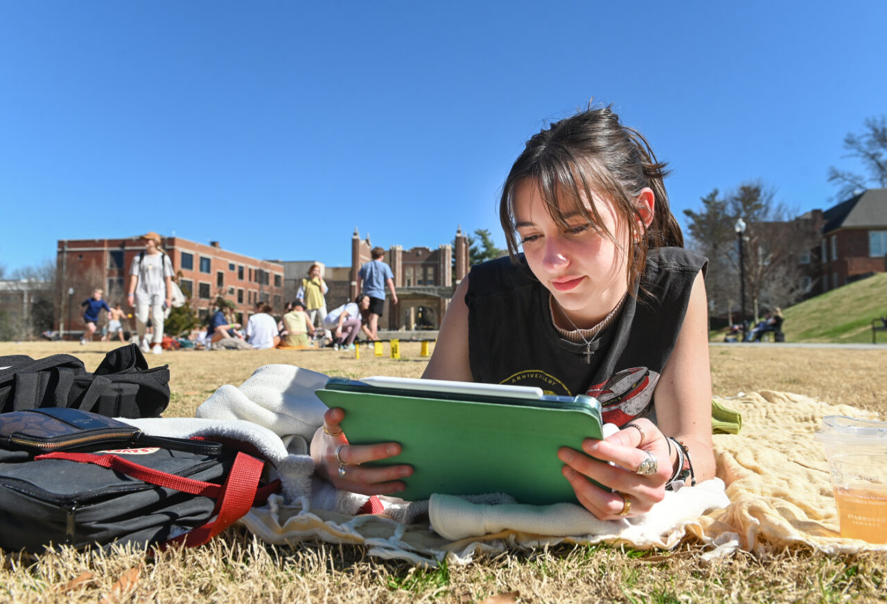 Students outdoors, Wednesday, March 2, 2022