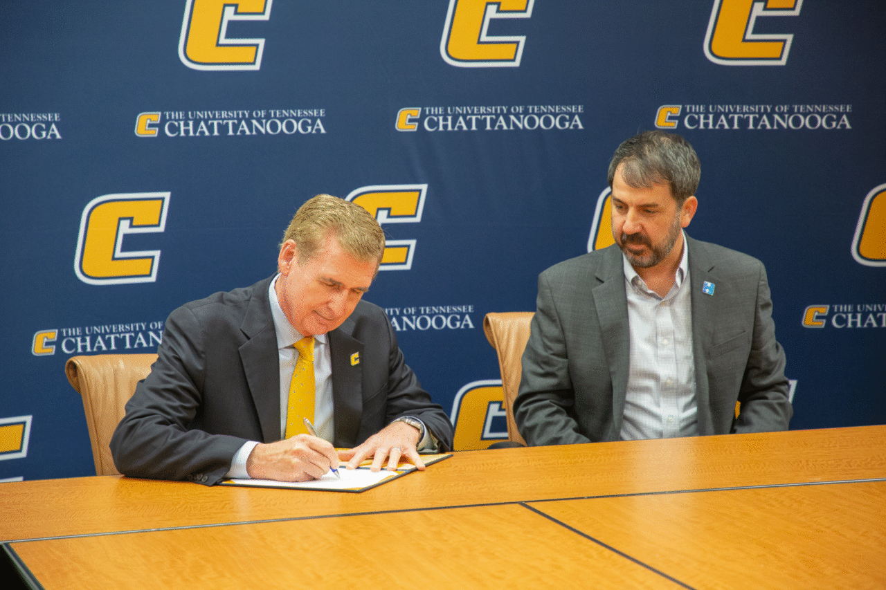 Dr. Steven R. Angle, chancellor of the University of Tennessee at Chattanooga, and Dr. Justin Robertson, superintendent of Hamilton County Schools, sign the Memorandum of Understanding pertaining to the creation of University High on Dec. 19, 2022. Photo by Chad Wilson/Hamilton County Schools.