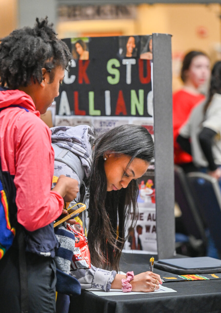 Students attend a Winter Welcome Org Fair in the Tennessee Room on Thursday, Jan. 12, 2023 in the University Center.