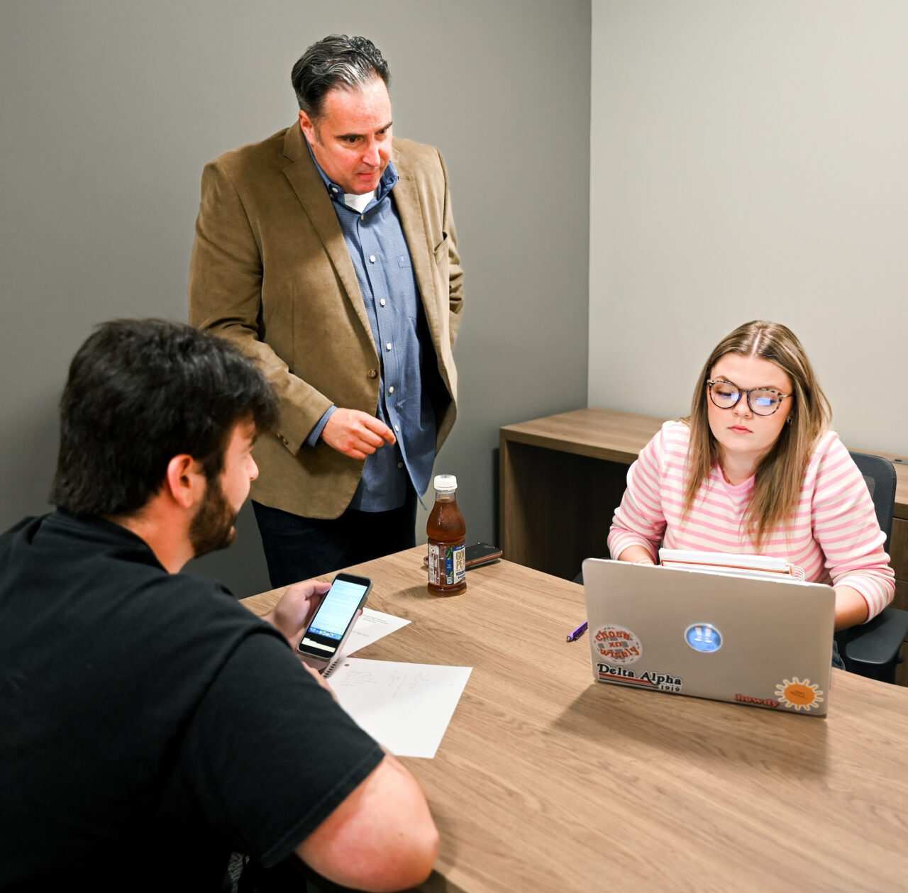 Chris Plouffe talks with students in his Business Negotiations class on Monday, Oct. 2, in Fletcher Hall. Photo by Angela Foster.