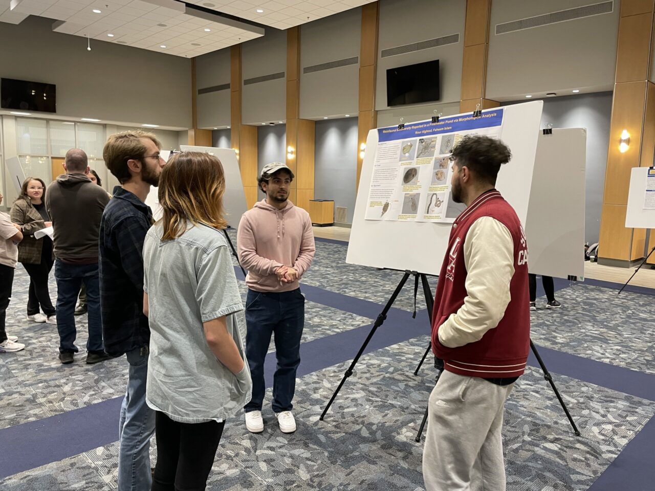 Students from a meiofaunal biodiversity course, an animal physiology course and an ant ecology course presented their research findings.