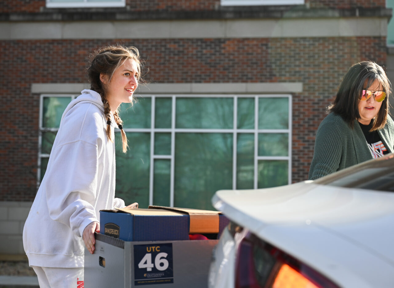 Student Sophia Bullington and mom Amy Hall, West Campus Housing, Winter/Spring move in, Friday, Jan. 5, 2024