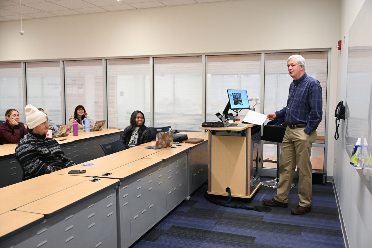 Chris Dortch and students in his narrative nonfiction class in Lupton Hall. Dortch, a member of the UTC faculty since 2018, will be inducted into the U.S. Basketball Writers Association Hall of Fame in April. Photo by Angela Foster.