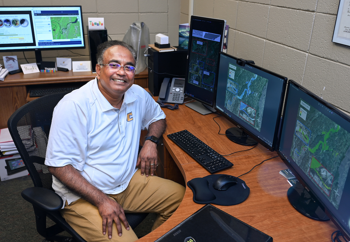 Associate Professor Azad Hossain is an environmental geoscientist in the UTC Department of Biology, Geology and Environmental Science. Photo by Angela Foster/UTC.