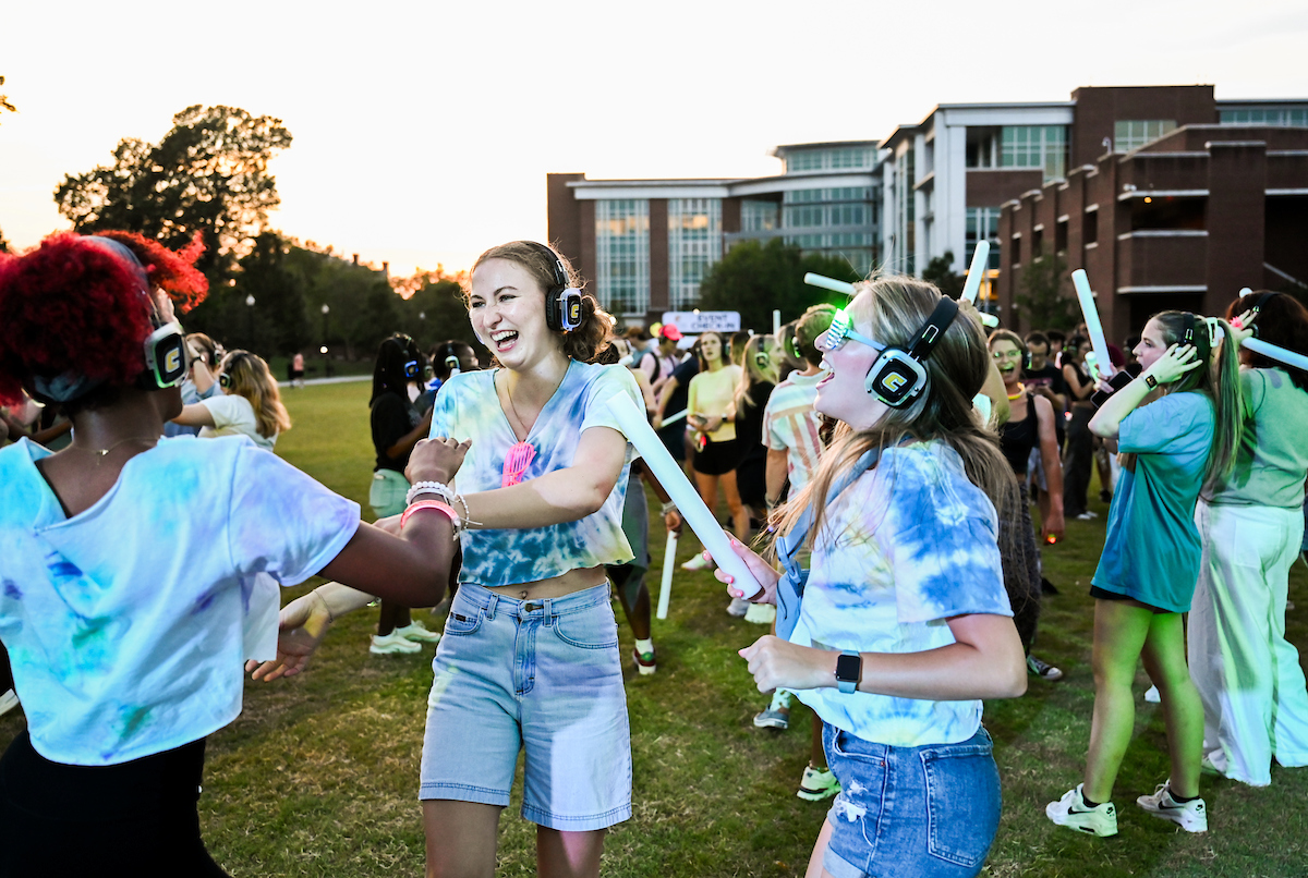 2023 Welcome Week Headphone Dance Party on Chamberlain Field. Photo by Angela Foster.