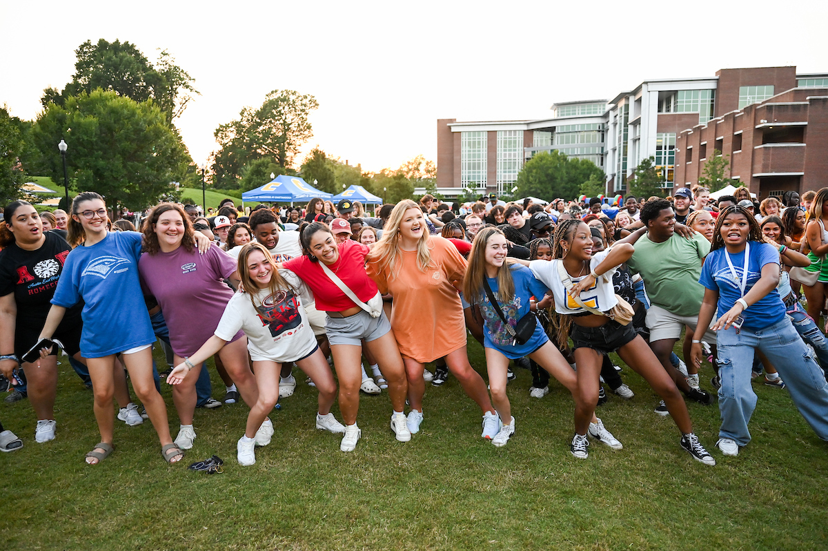 2023 Welcome Week Oak Street Roast on Chamberlain Field. Photo by Angela Foster.