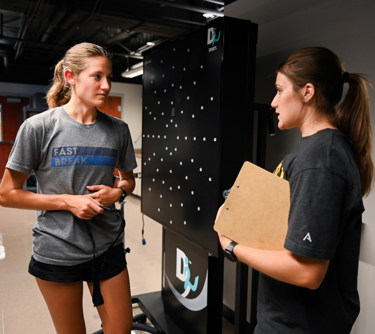 Kara Hamilton and students administer a test in the sports lab Wenesday, Sept.18, 2024 in the Metro. Maddie Wheatcroft, exercise science, on treadmill Alexandra Warner, gray, exercise science Carrie Walden, split design, gradstudent, graduate student, MPH Emma Kate Rosenberger, ivory, exercise science