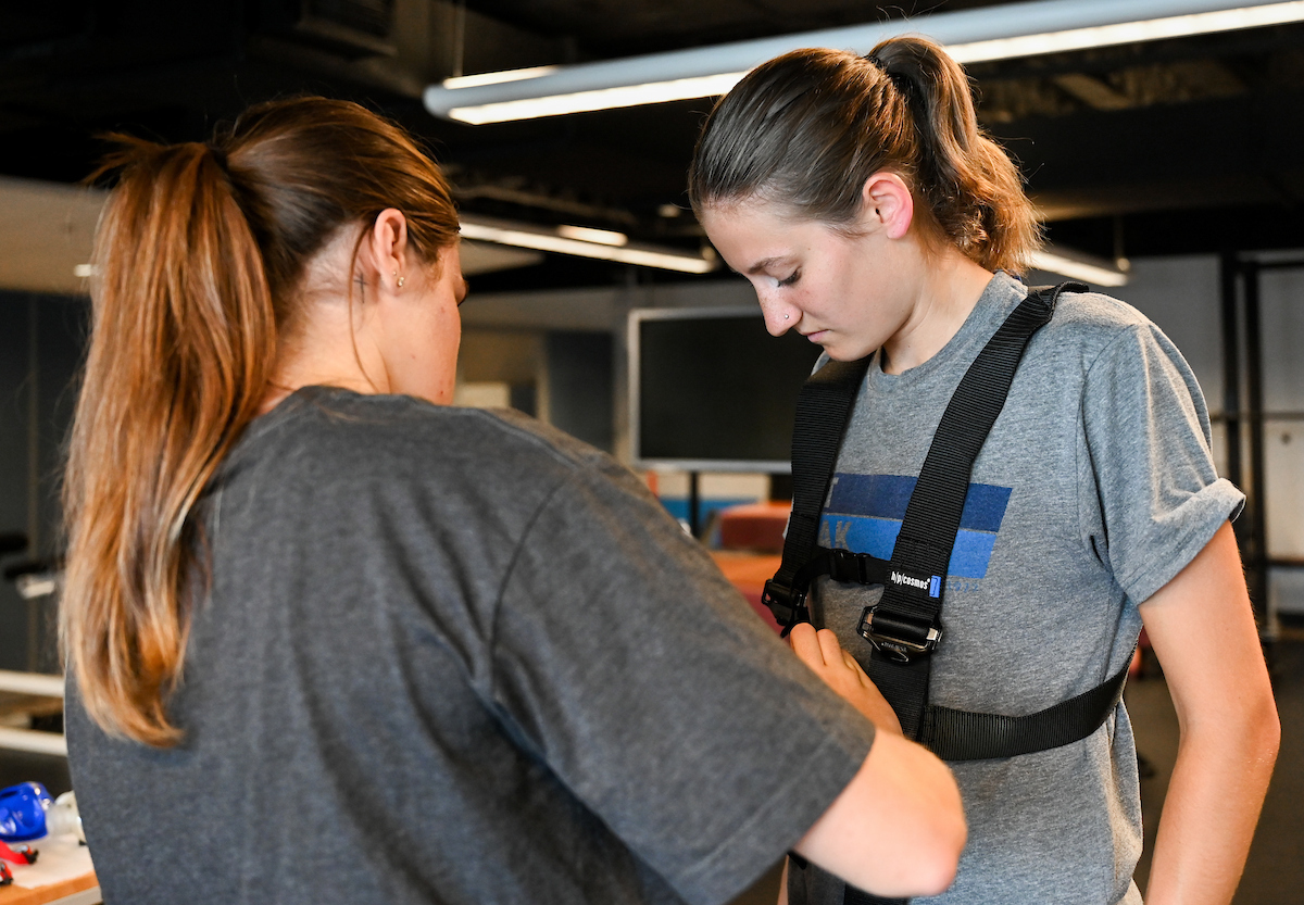 Kara Hamilton and students administer a test in the sports lab Wenesday, Sept.18, 2024 in the Metro. Maddie Wheatcroft, exercise science, on treadmill Alexandra Warner, gray, exercise science Carrie Walden, split design, gradstudent, graduate student, MPH Emma Kate Rosenberger, ivory, exercise science
