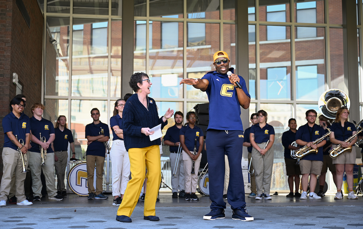 Vice Chancellor for Advancement Kim White (left) and NFL Hall of Famer Terrell Owens at the Downtown Pep Rally.