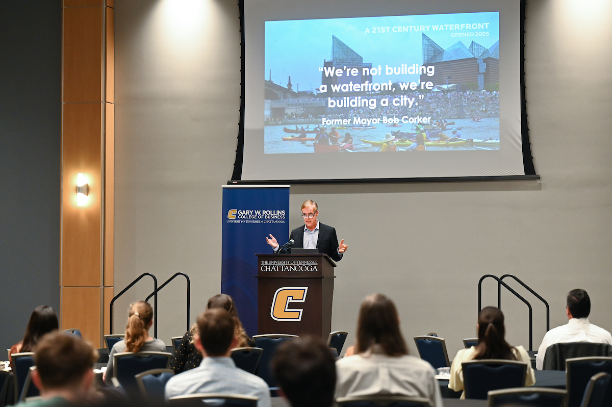 Charlie Brock, CEO of the Chattanooga Quantum Collaborative, speaks Thursday, Oct. 31, in the UTC Tennessee Room.