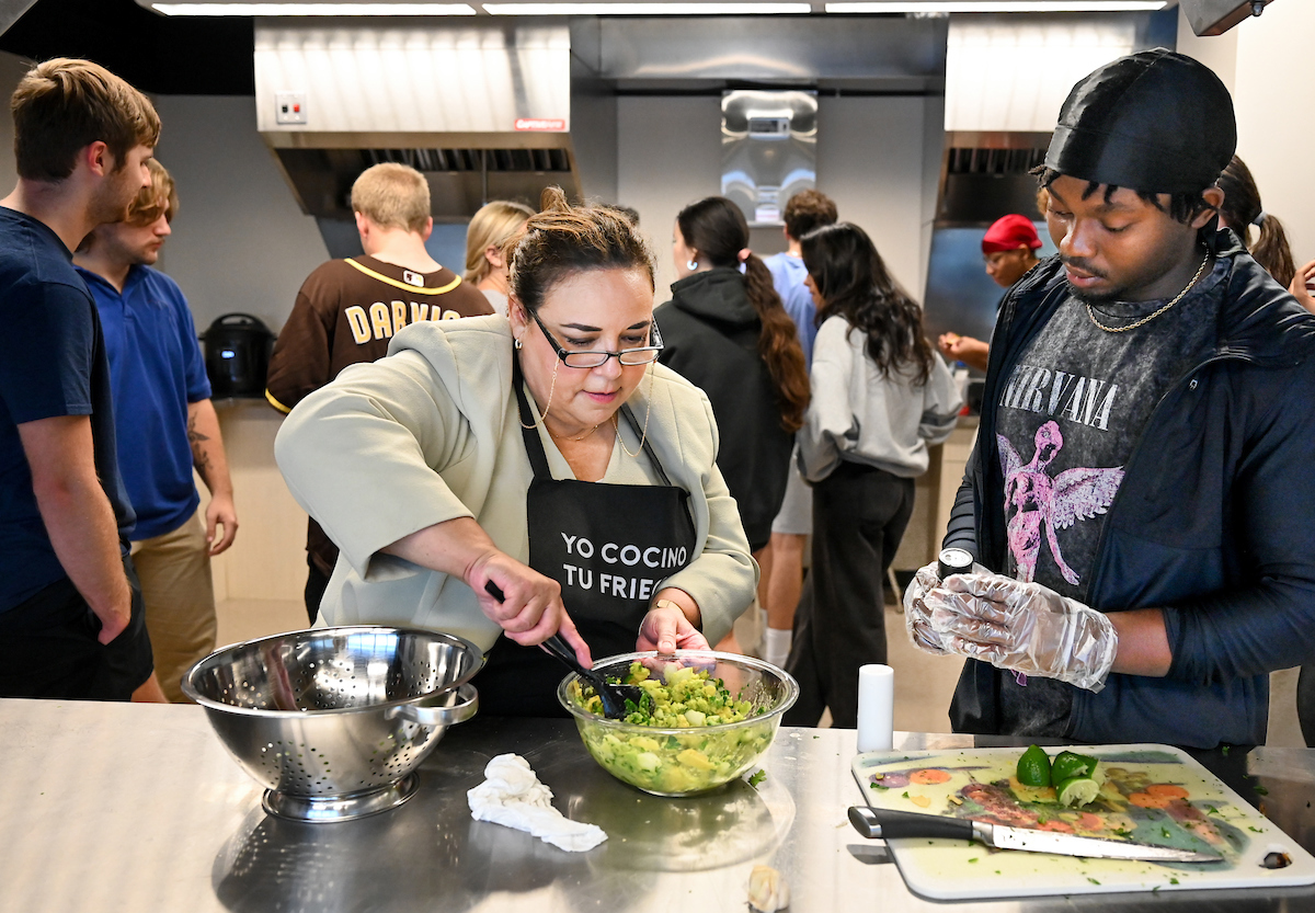 Dr. Niky Tejero’s “The First Year Experience: Cuisine of Latin America” course made sauces and salsa during a Sept. 25, 2024, class in the Metro Building. Photo by Angela Foster.