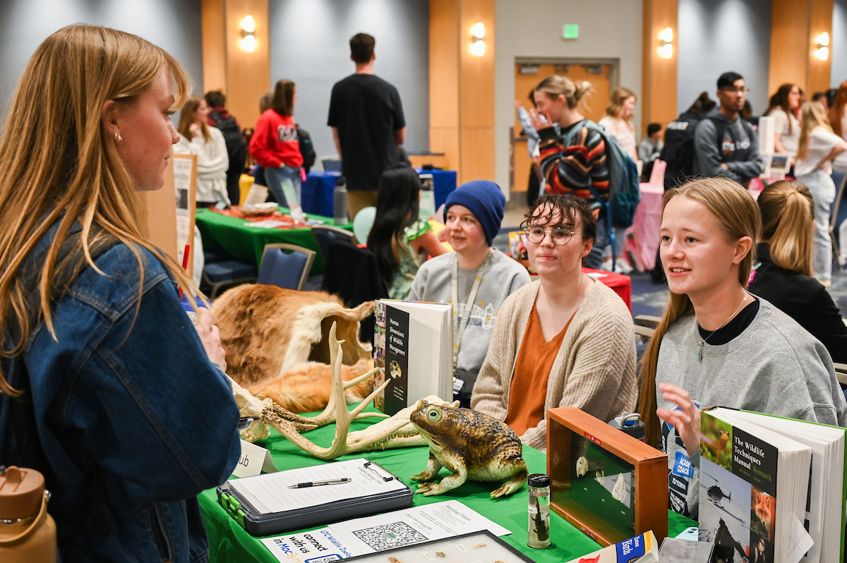Students at the 2024 Winter Welcome Week Org. Fair. Photo by Angela Foster.