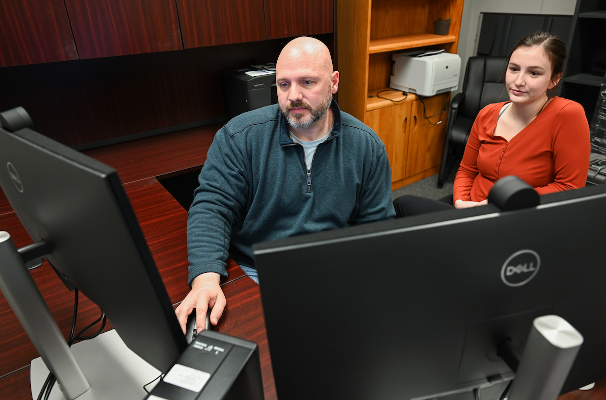 Rick Dierenfeldt and Ellie Yates work Tuesday, Jan. 14, 2025 in the 540 McCallie.