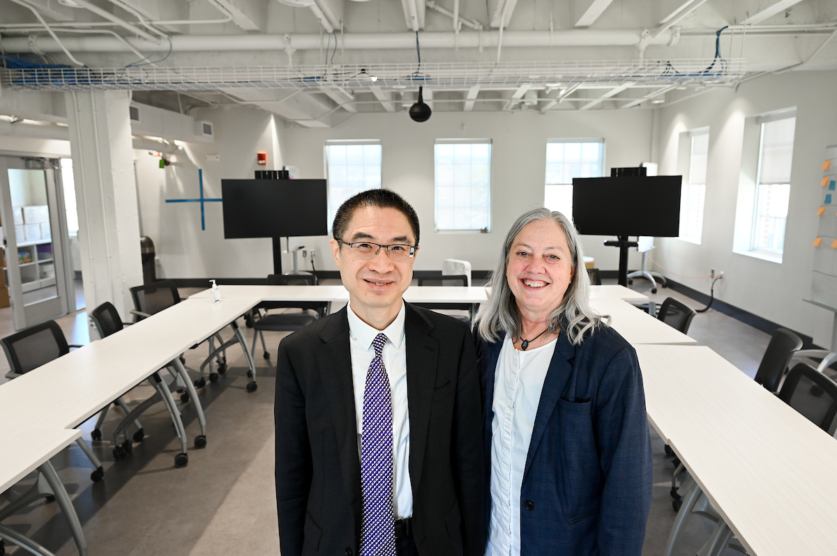 Richard Zhang and Honor College Dean Linda Frost