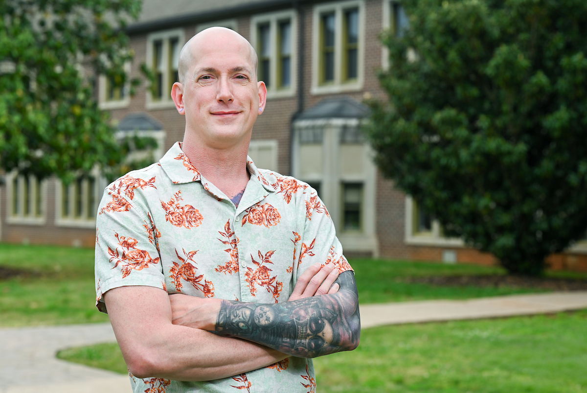 “There’s an assumption in a lot of these programs that abuse stems from patriarchal values—beliefs that men should dominate and control,” Dr. Chris Vidmar said. “That’s true for some. But many of the men I studied didn’t hold those views."