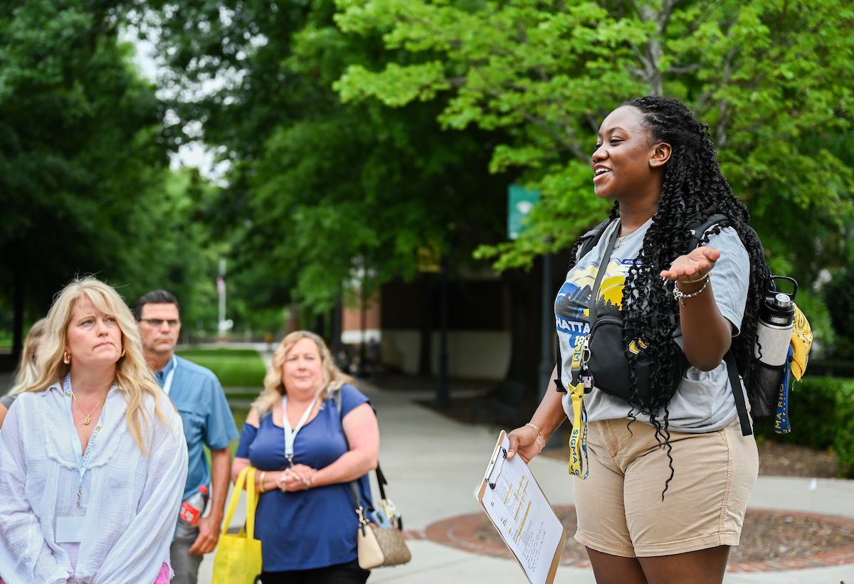 Chello Gardner speaks to incoming students and their families at a transfer orientation session.