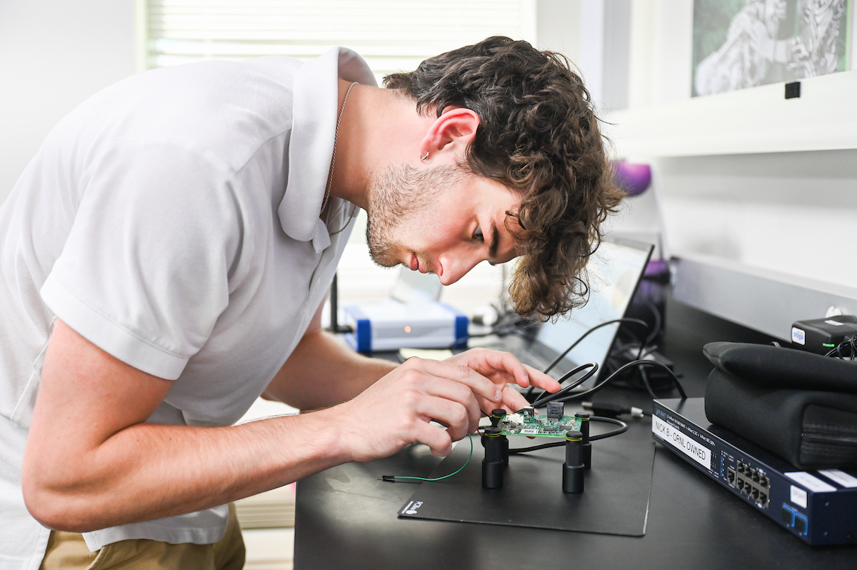 Electrical engineering student Nelson Karnowski works on a project at his Oak Ridge National Laboratory internship. Photo by Angela Foster.