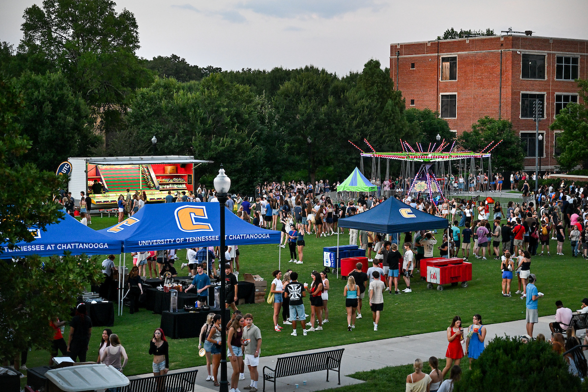 Oak Street Roast on Chamberlain field is bustling with students, tents, and a fair ride