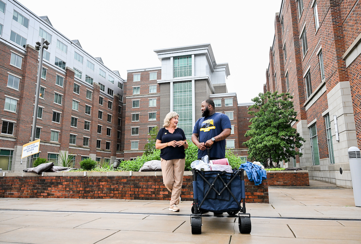 Chancellor Lori Bruce talks with a parent of a first-year student outside of West Campus Housing.