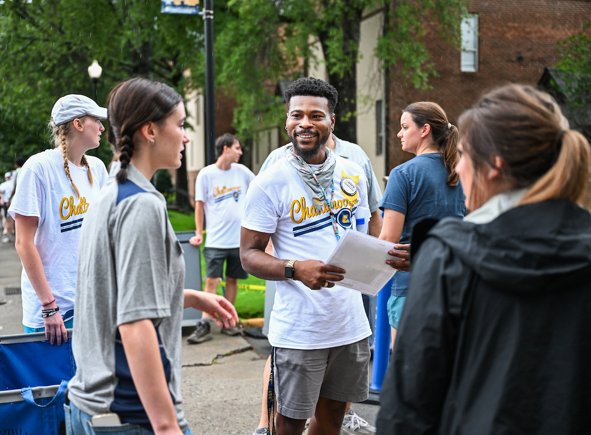 Volunteers work to help students and their families bring items into housing.