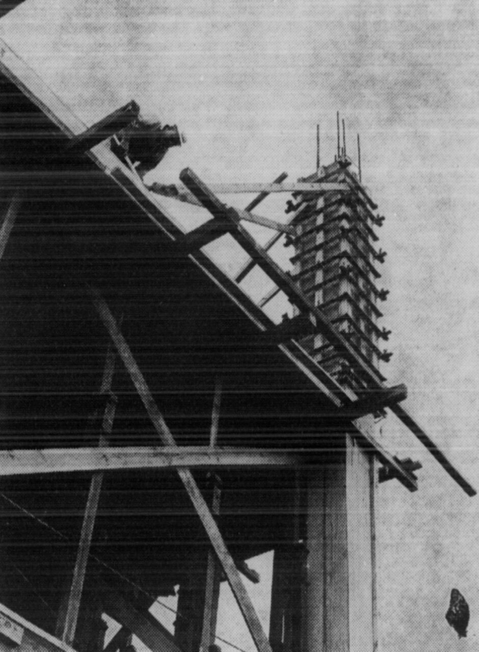 Black-and-white photograph of Grote Hall under construction.